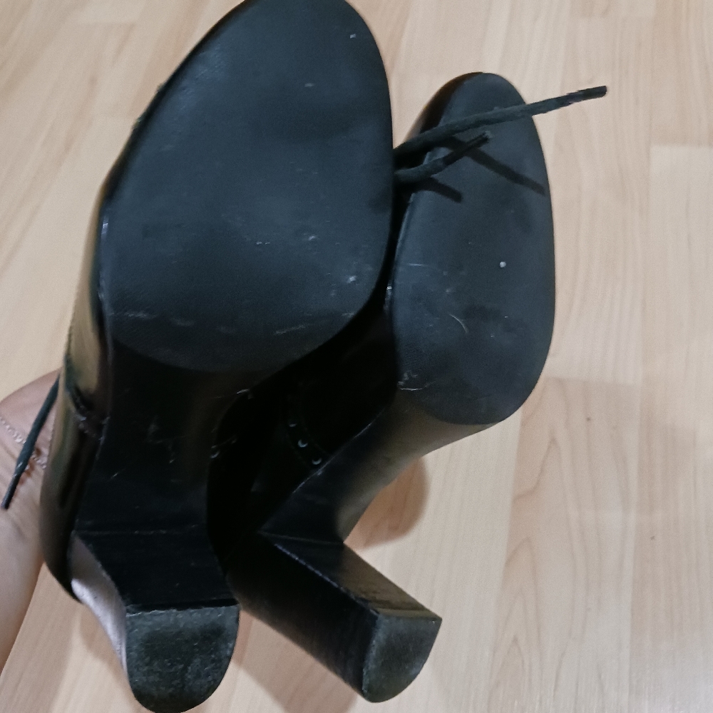 Shoes - Picture 4 of 4